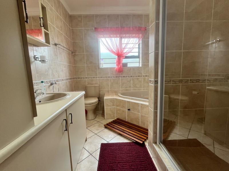 4 Bedroom Property for Sale in Fraaiuitsig Western Cape